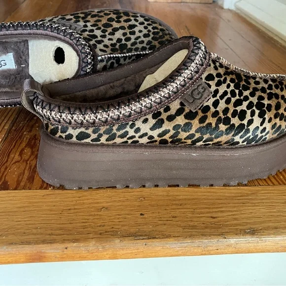 UGG Brown Cozy Footwear - Picture 5 of 6